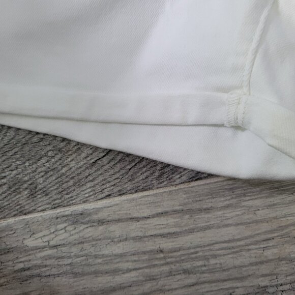 Levi's White Shorts Women's 34 Mid-Length Mid Rise 5 Pocket Cuffed Hem NWT - Picture 4 of 7